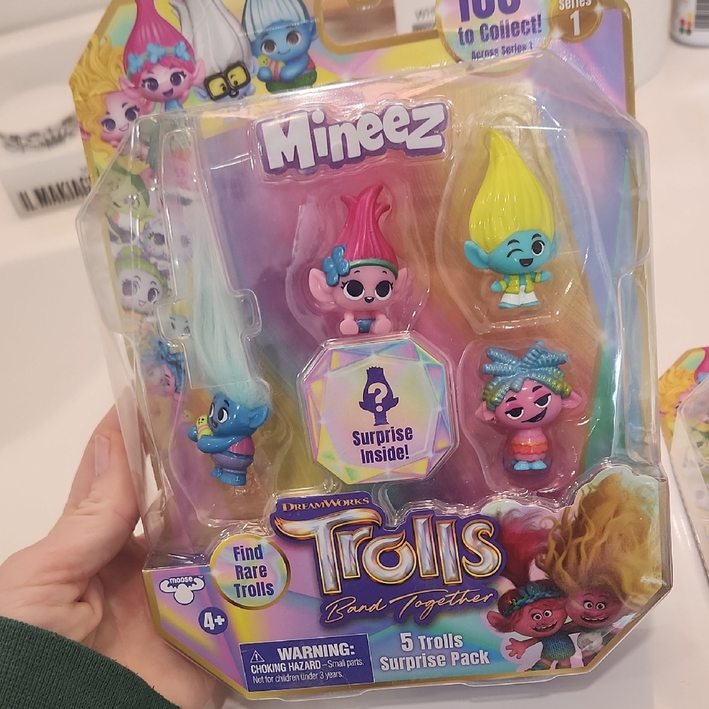 DreamWorks Trolls Band Together Surprise Pack - Pink, Blue, Yellow Hair